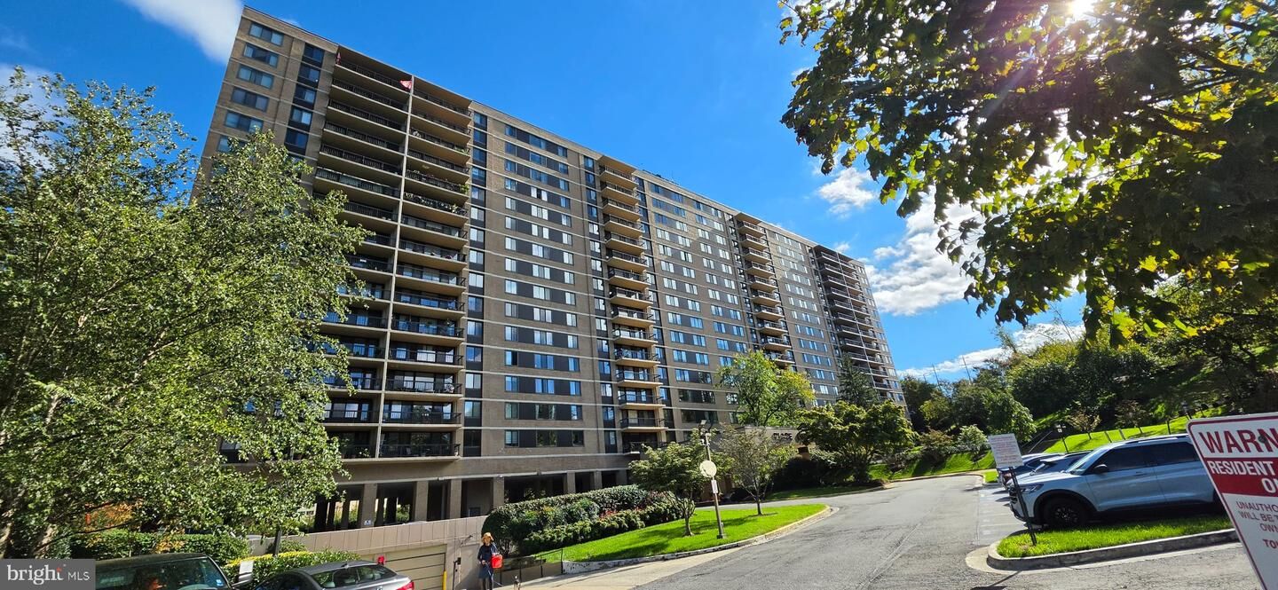 Property Photo:  5500 Holmes Run Pkwy Parkway 1004  VA 22304 