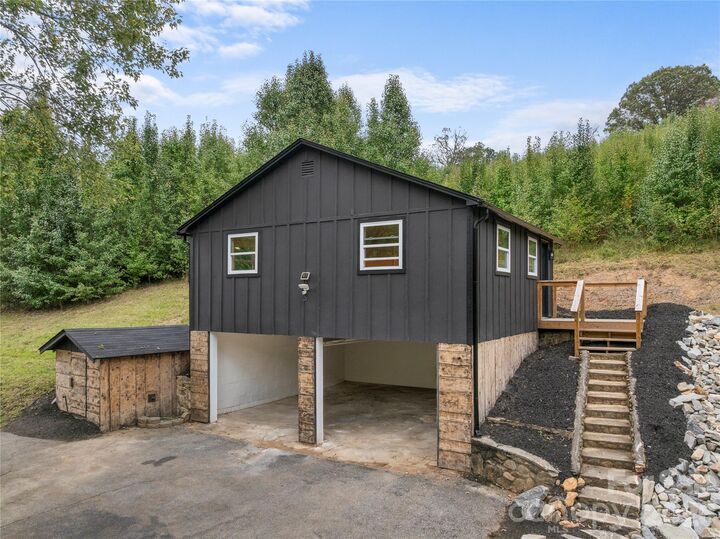 Property Photo:  1277 Henson Cove Road  NC 28716 