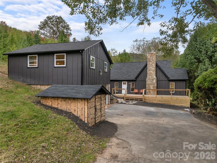 Property Photo: 1277 Henson Cove Road NC 28716