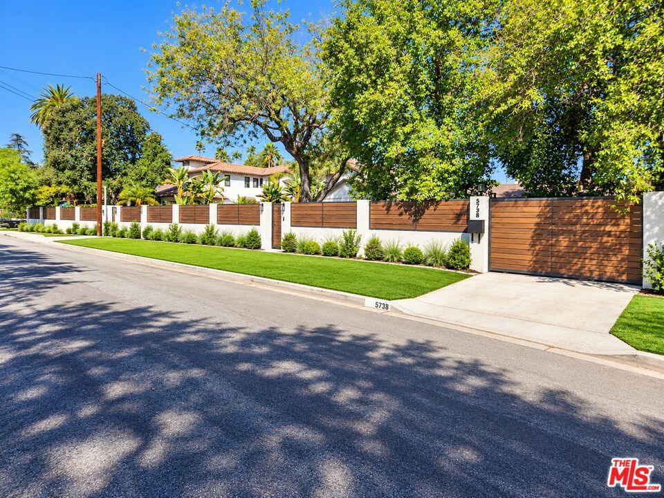 Property Photo: 5738 Rhodes Ave CA 91607