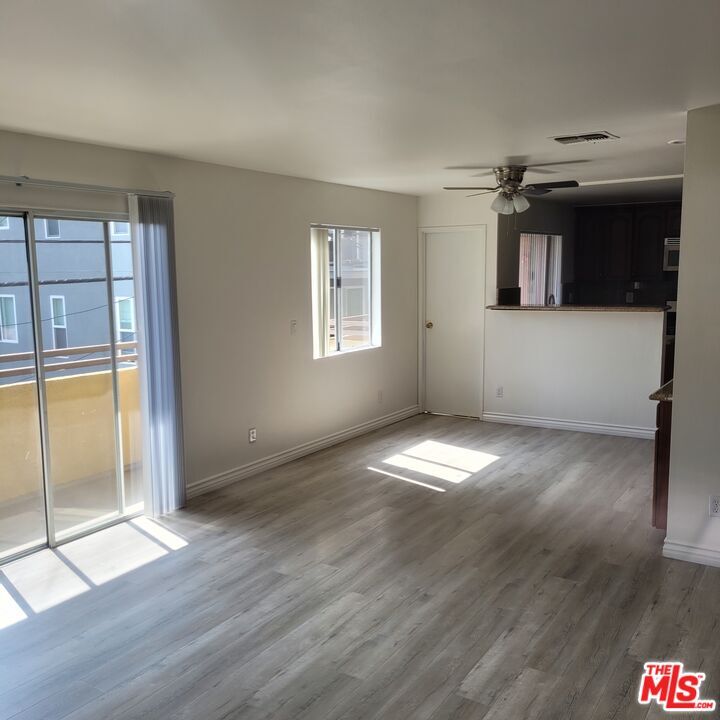 Property Photo: 1200 S Shenandoah St, Unit 105 CA 90035