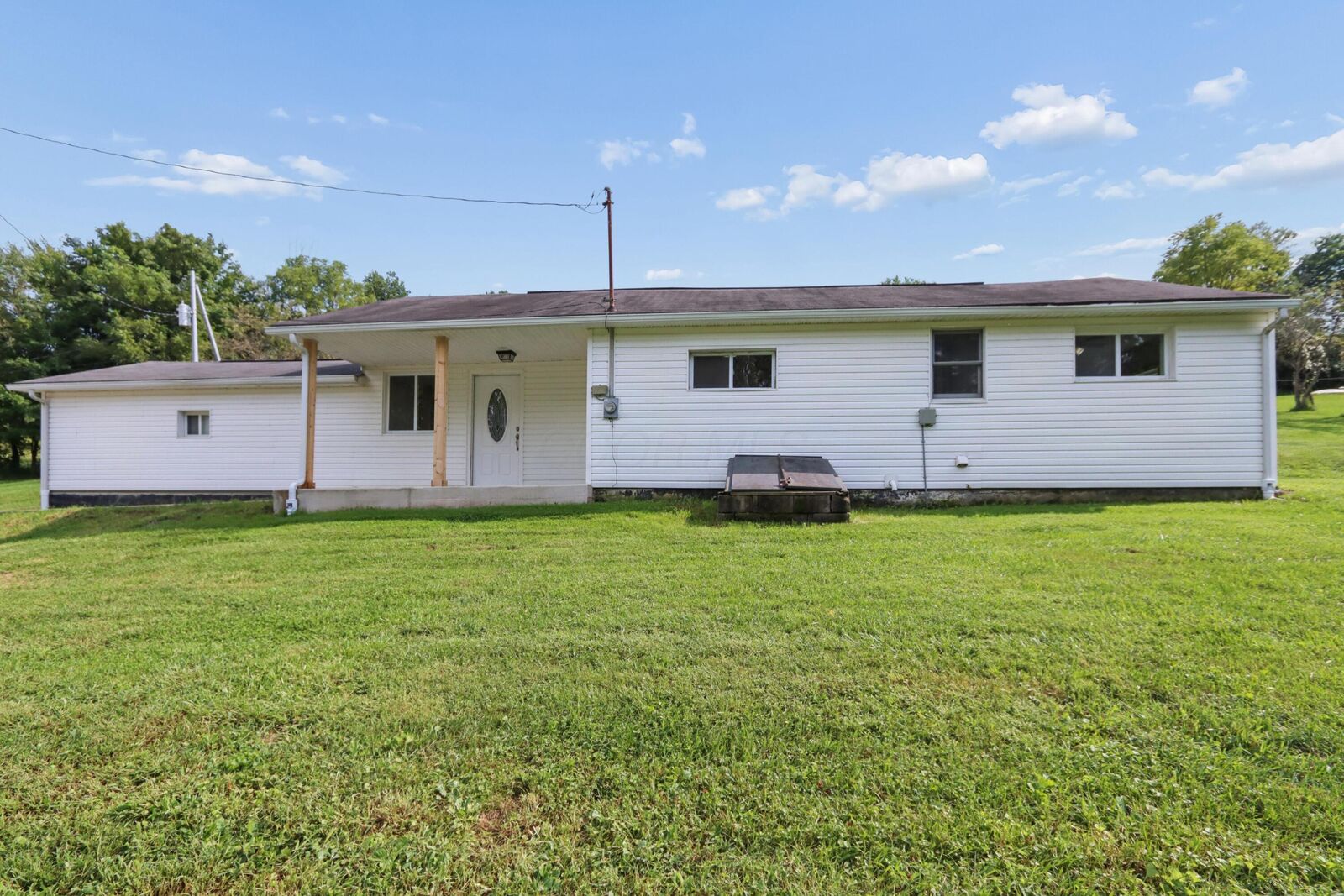 Property Photo: 17380 Texas SE Road OH 43056