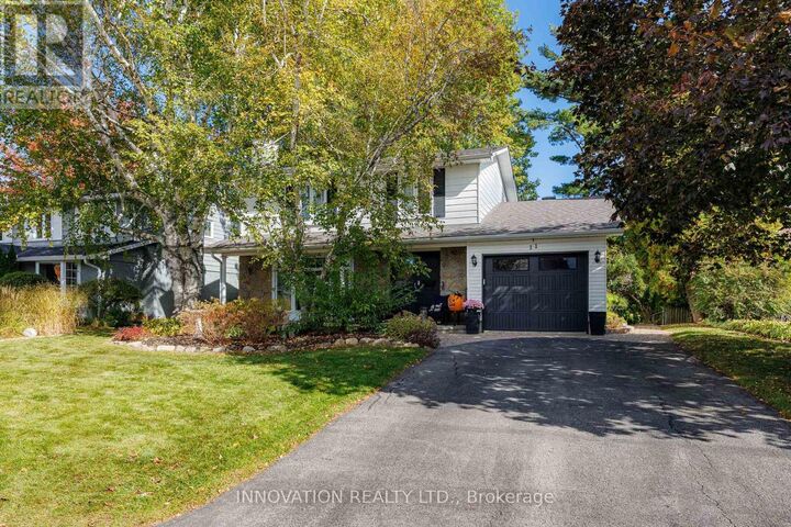 Property Photo:  11 Welkin Crescent  ON K2E 5M4 