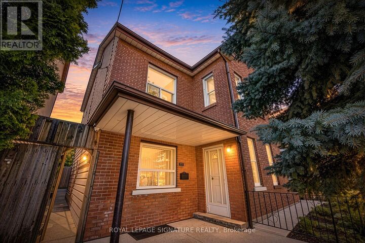 Property Photo:  212 Lippincott Street  ON M5S 2P5 