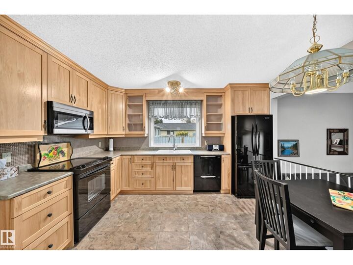 Property Photo:  8612 176 St NW  AB T5T 0N3 
