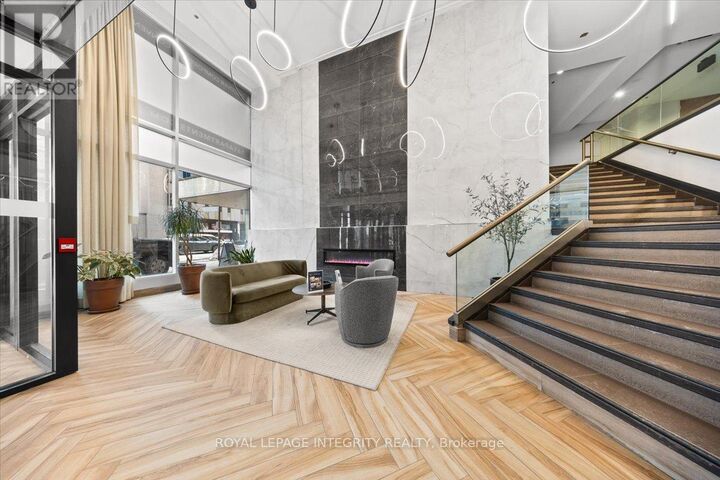 Property Photo:  161 Laurier Avenue West 917  ON K1P 5J2 