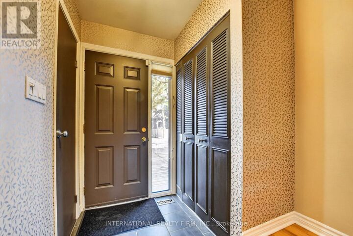 Property Photo:  6855 Glen Erin Drive 15  ON L5N 1P6 