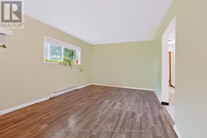 Property Photo:  25 South Edgeware Road 1  ON N5P 2H1 