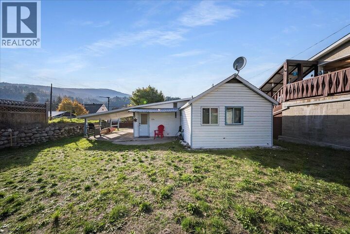 Property Photo:  526 8th Avenue  BC V1N 1N6 