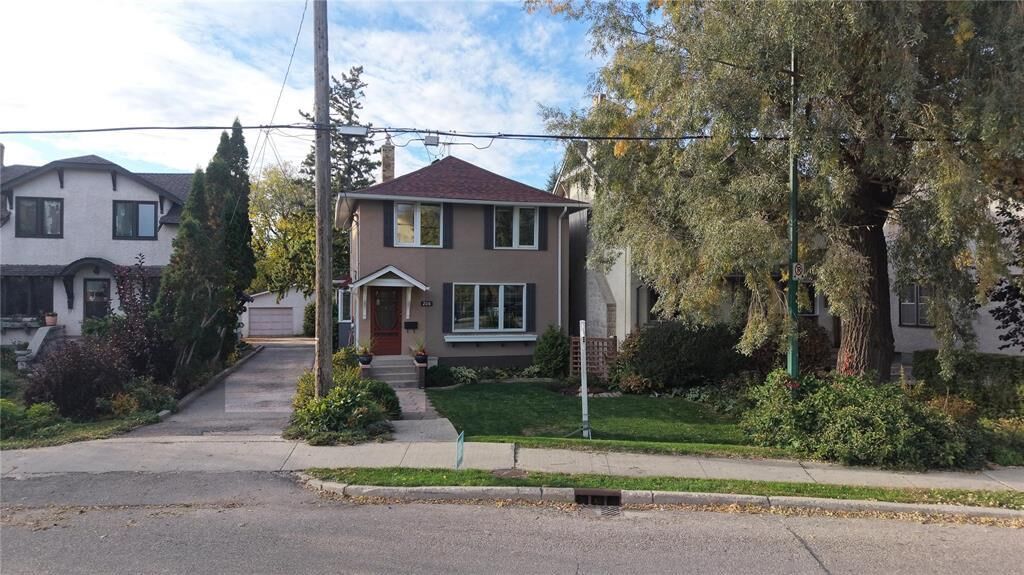 Property Photo: 208 Glenwood Crescent MB R2L 1J9