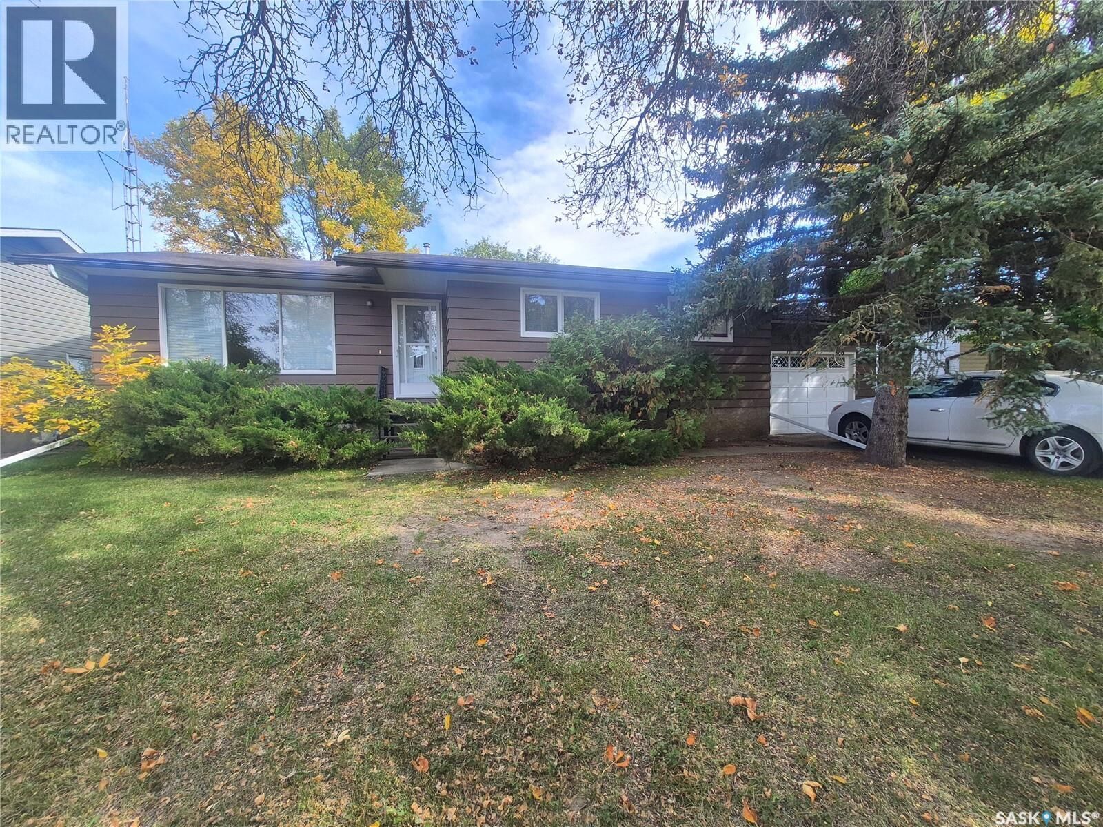 Property Photo: 209 Baldwin Street SK S0C 1Y0