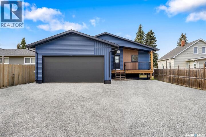 Property Photo:  624 11th Street  SK S0K 2A0 