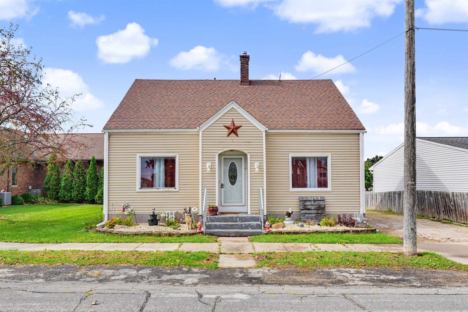Property Photo:  117 N West Street  IA 52041 