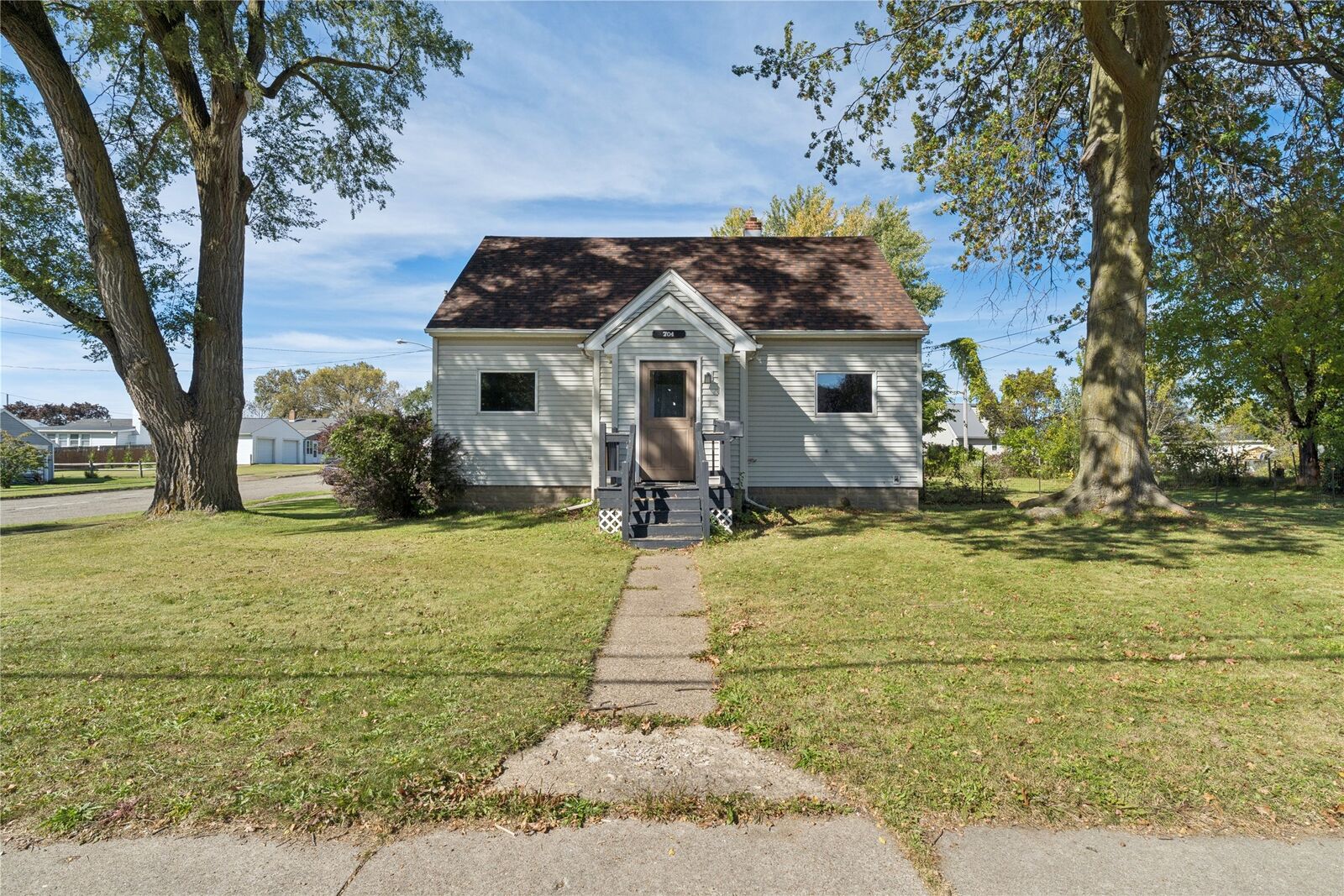 Property Photo: 704 E 38th Street PA 16504