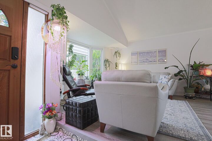 Property Photo:  4424 124 Avenue NW  AB T5W 5B9 