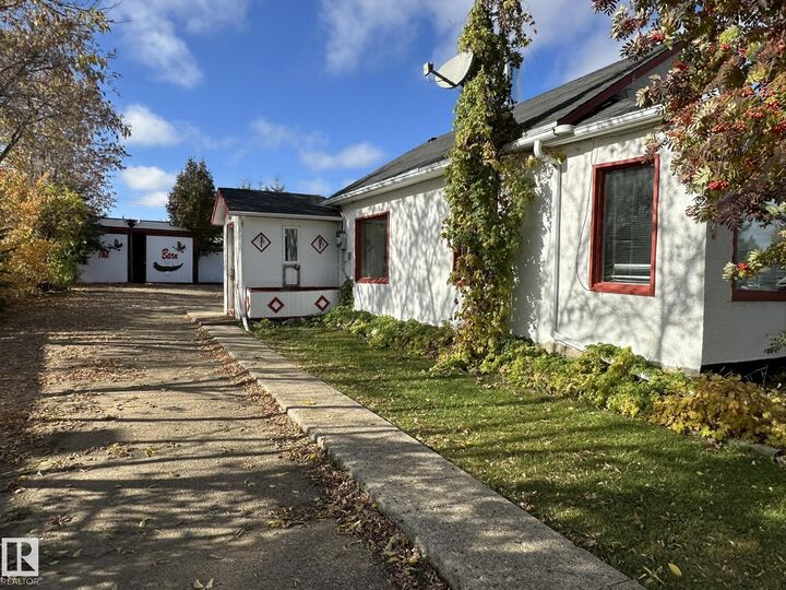 Property Photo:  4522 51 Street  AB T0A 3C0 
