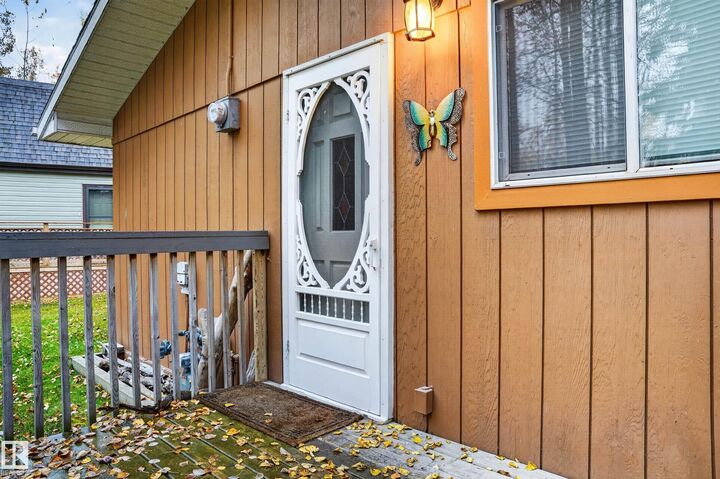 Property Photo:  5 Alder Avenue  AB T0E 0L0 