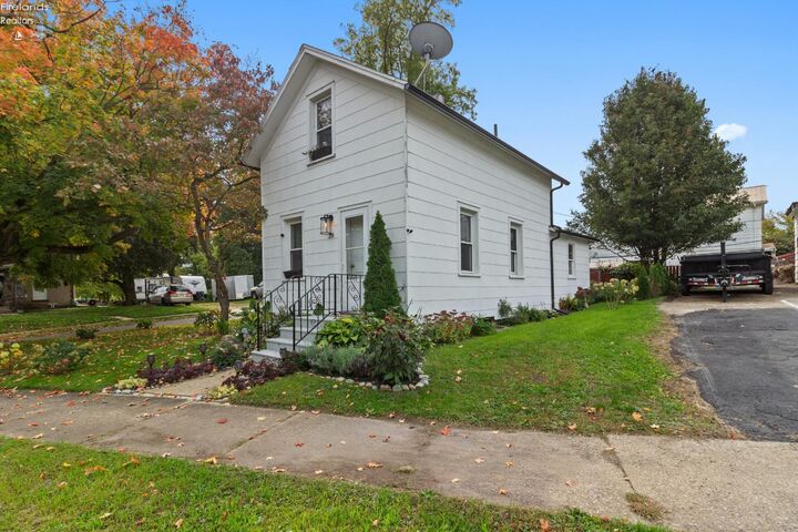 Property Photo:  28 Woodlawn Avenue  OH 44857 