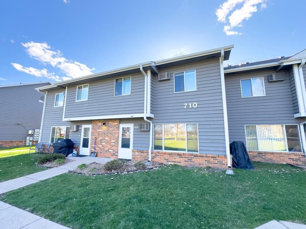 Property Photo:  710 W Village Road  MN 55317 
