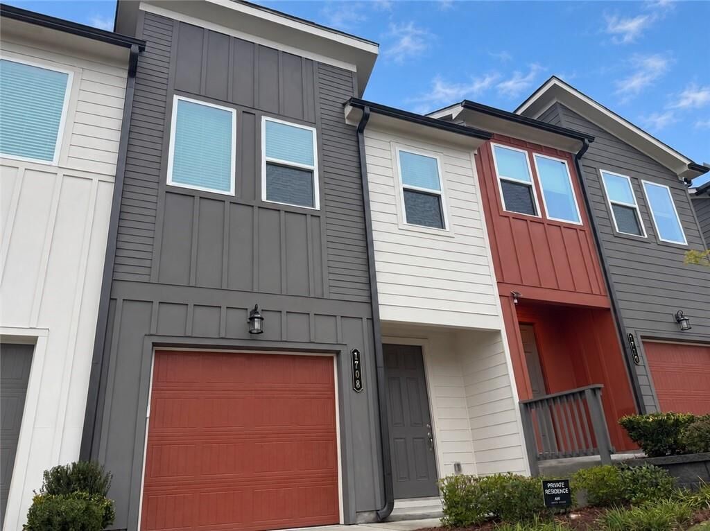 Property Photo:  1708 Gunnin Trace NW  GA 30318 