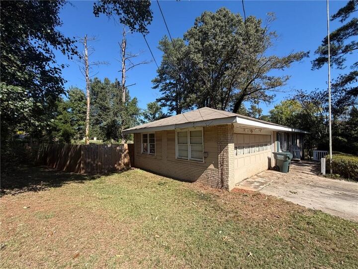 Property Photo:  5555 Noblett Road  GA 30087 