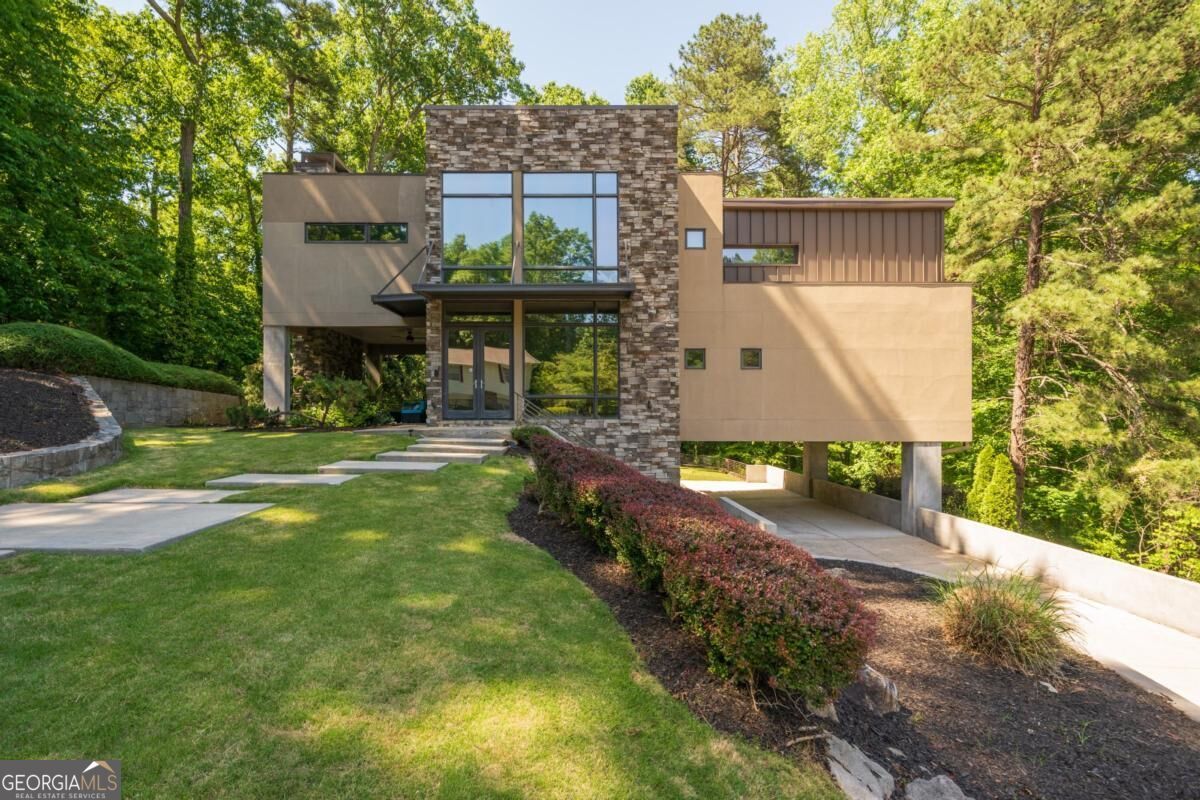 Property Photo:  643 Larchmont Circle NW  GA 30318 