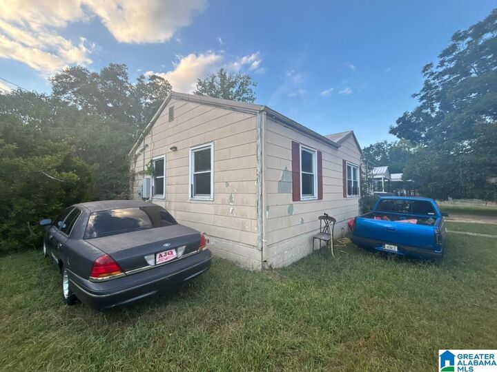 Property Photo: 5712 Quincy Court AL 35228