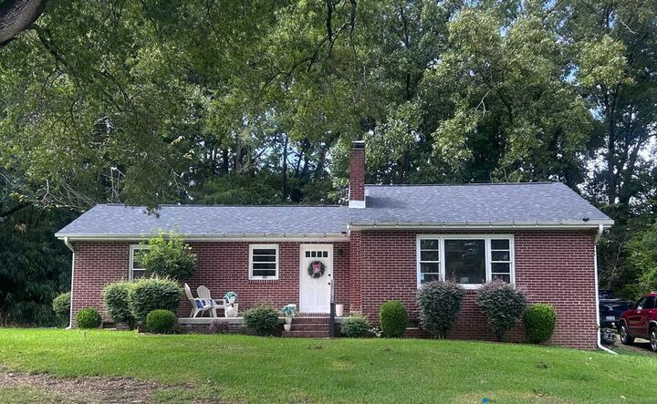 Property Photo:  106 Moore St  SC 29620 