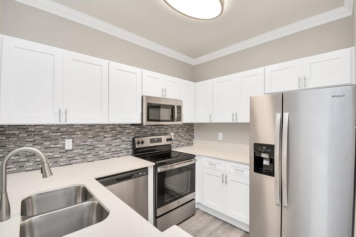 Property Photo:  2222 Maroneal Street 0414  TX 77030 