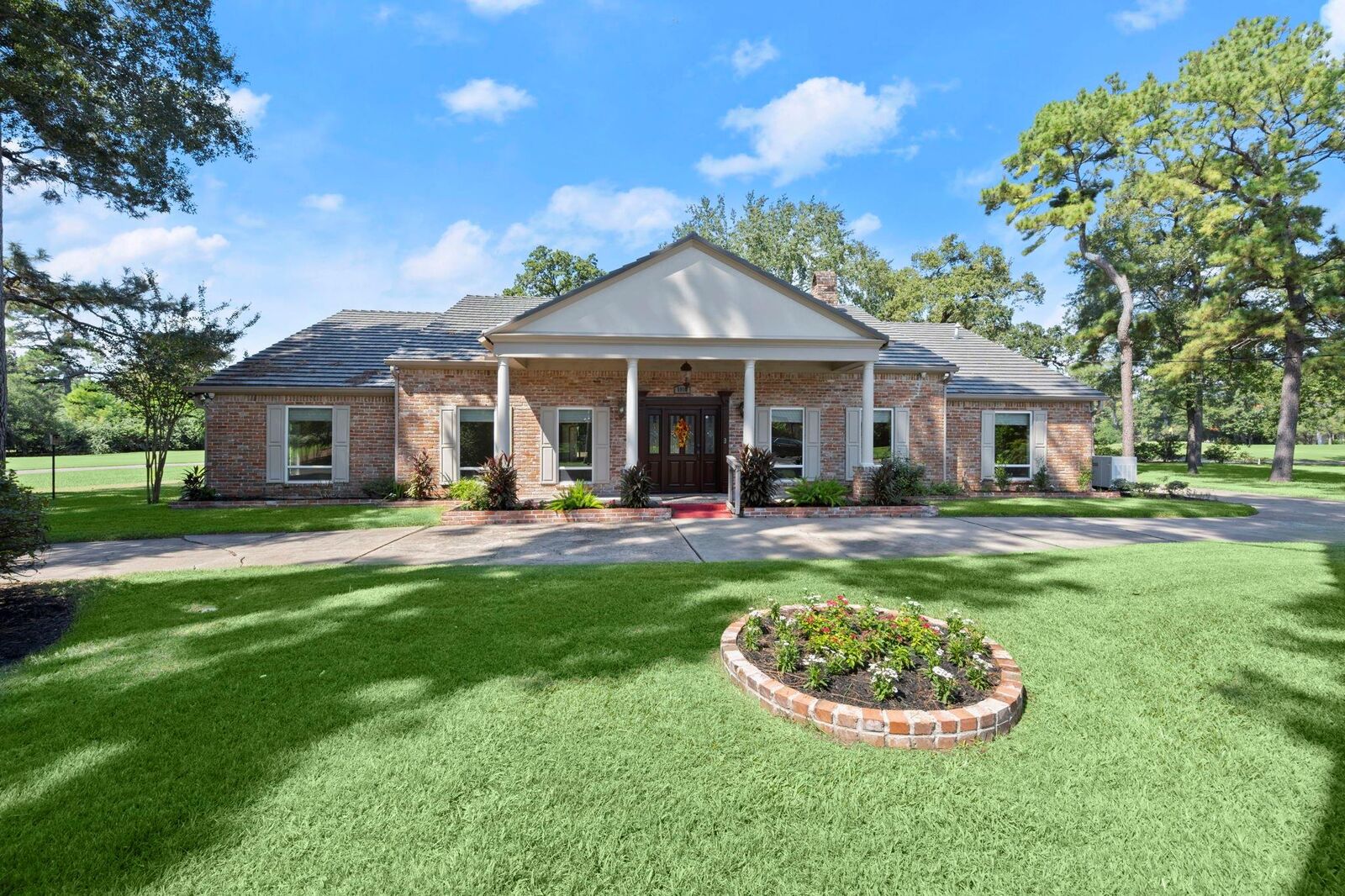 Property Photo: 5918 Southern Hills Drive TX 77069