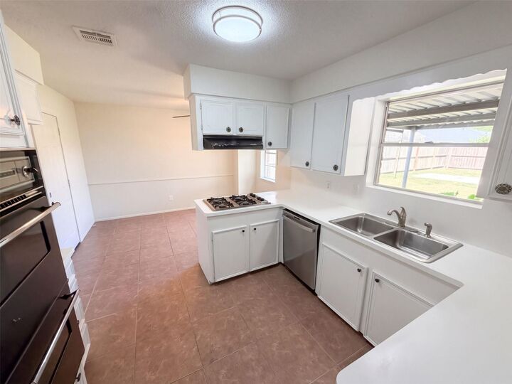 Property Photo: 1913 Atlanta Street TX 77536