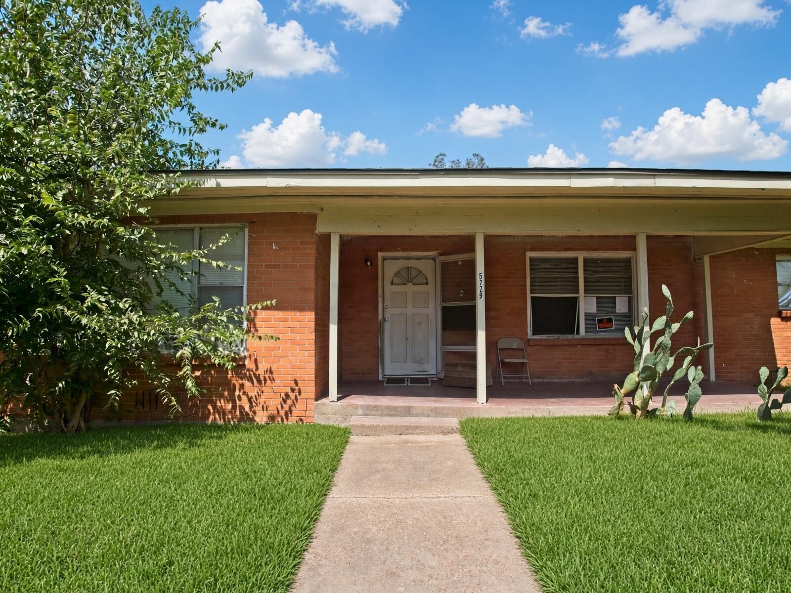 Property Photo:  5229 Rue Street  TX 77033 