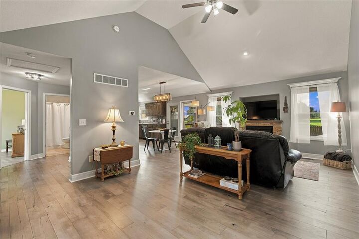 Property Photo:  824 N Oak Terrace  KS 66086 