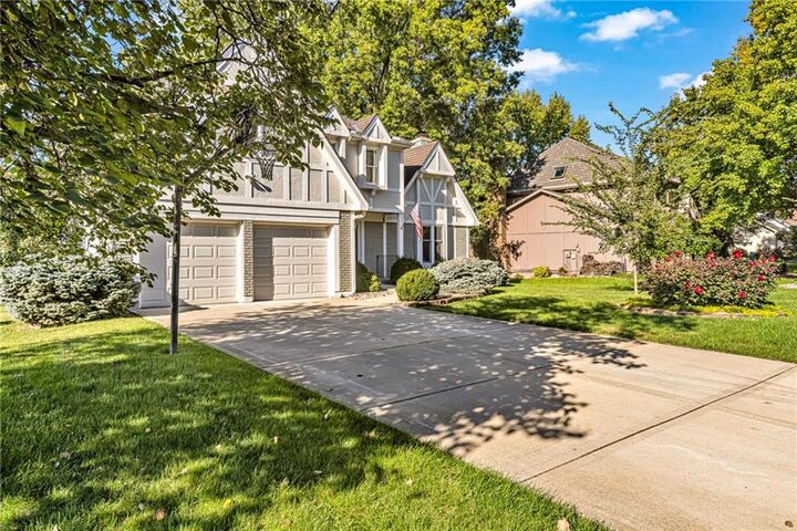 Property Photo: 3806 Beechwood Drive MO 64064