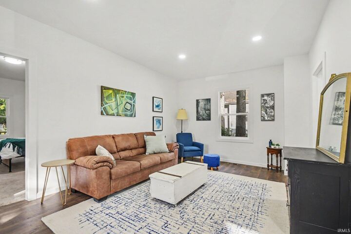 Property Photo:  929 Middlebury Street  IN 46516-4525 