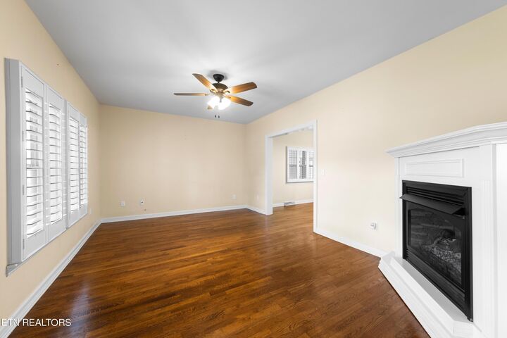Property Photo: 693 Old Middlesboro Hwy TN 37766