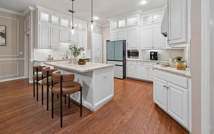 Property Photo:  