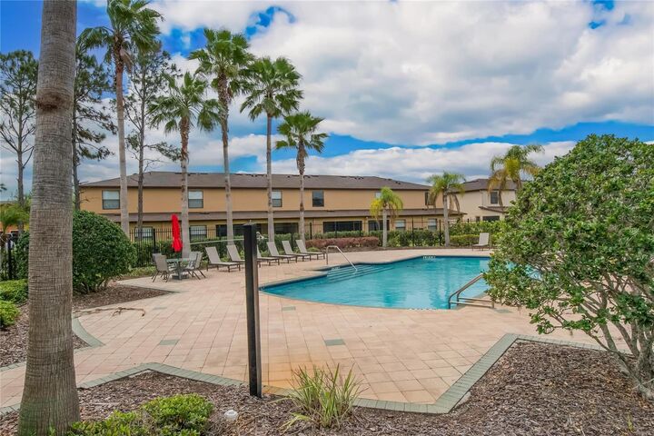 Property Photo:  2605 Oleander Lakes Drive  FL 33511 