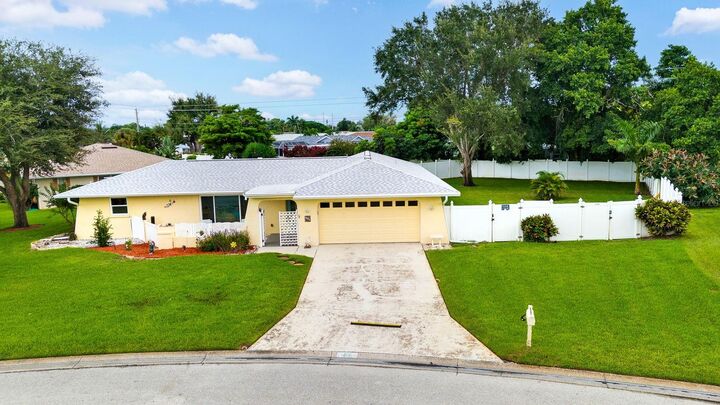 Property Photo: 6806 21st Avenue Terrace W FL 34209