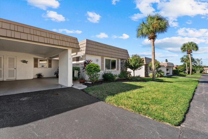 Property Photo: 2320 Aquabluff Place V274 FL 34231
