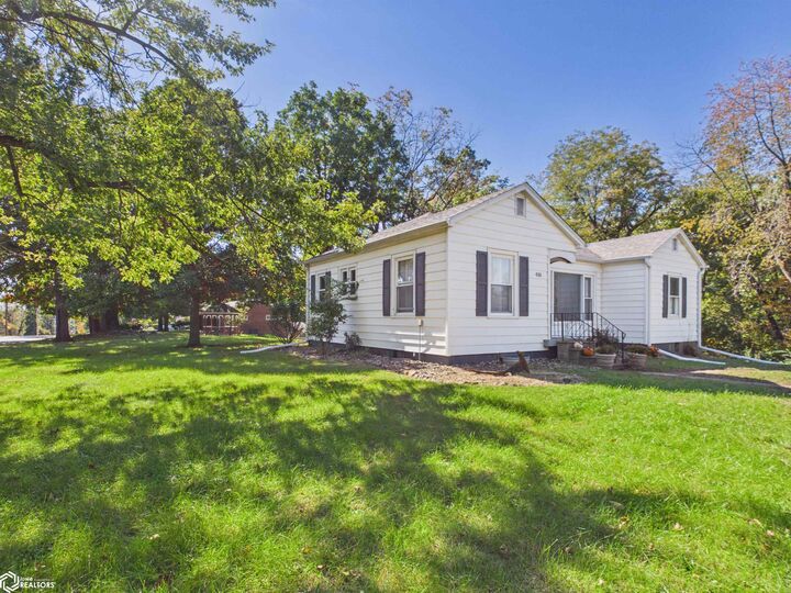 Property Photo:  430 E Park Avenue  IA 52501 