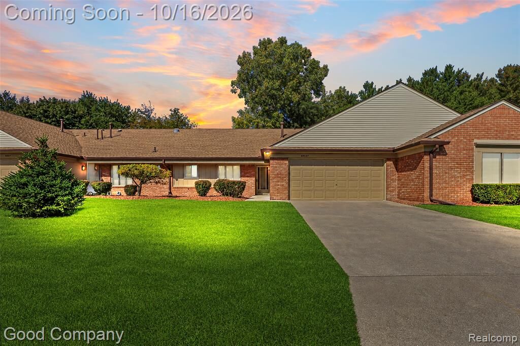 Property Photo:  38557 Palm Meadow Drive  MI 48036 