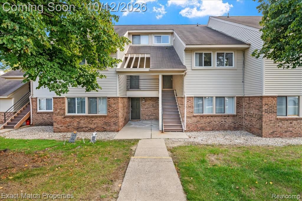 Property Photo:  2872 Davison Avenue  MI 48326 2034 