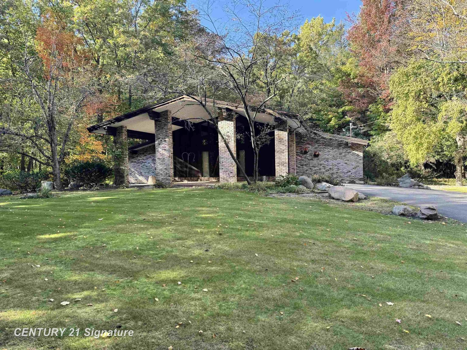 Property Photo: 936 W Cottage Grove Road MI 48634