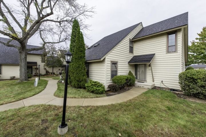 Property Photo: 617 Whitney Court 617 IL 60031