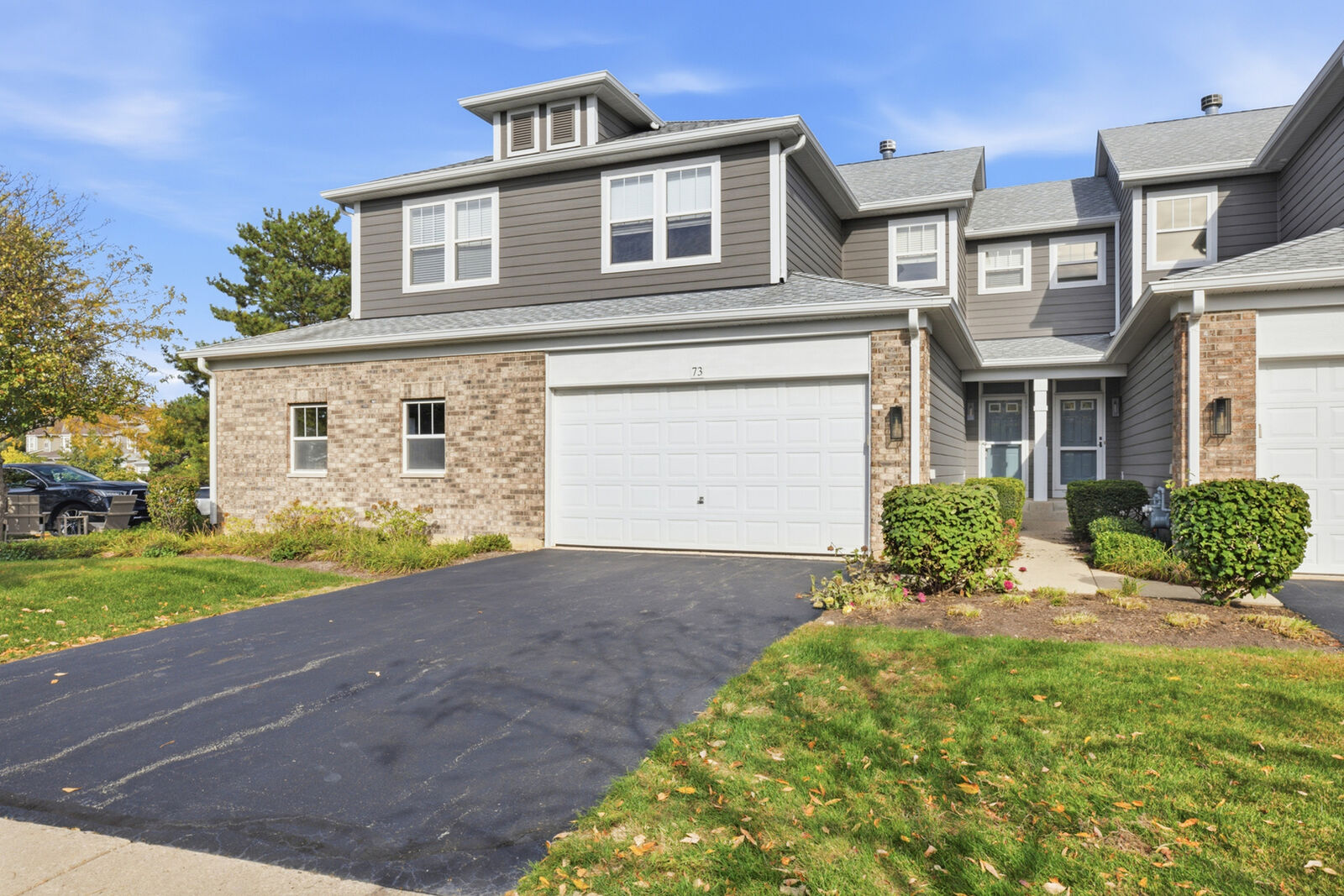 Property Photo:  73 Woodview Drive  IL 60137 