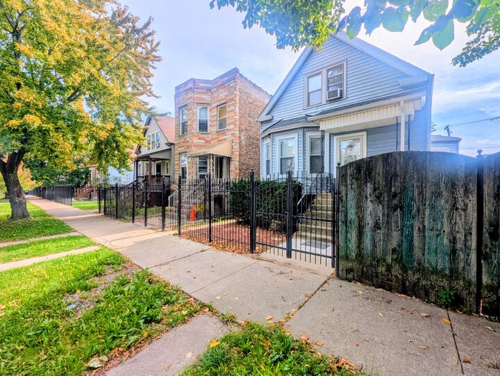 Property Photo: 4355 W Potomac Avenue IL 60651