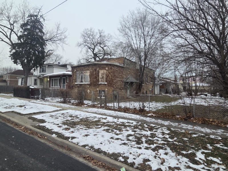 Property Photo:  9217 S Perry Avenue  IL 60628 