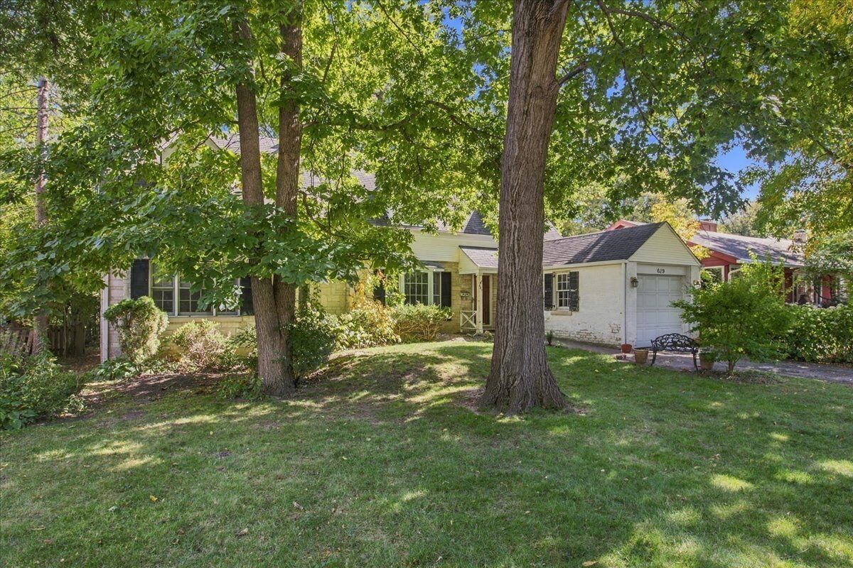 Property Photo:  629 Juniper Road  IL 60025 