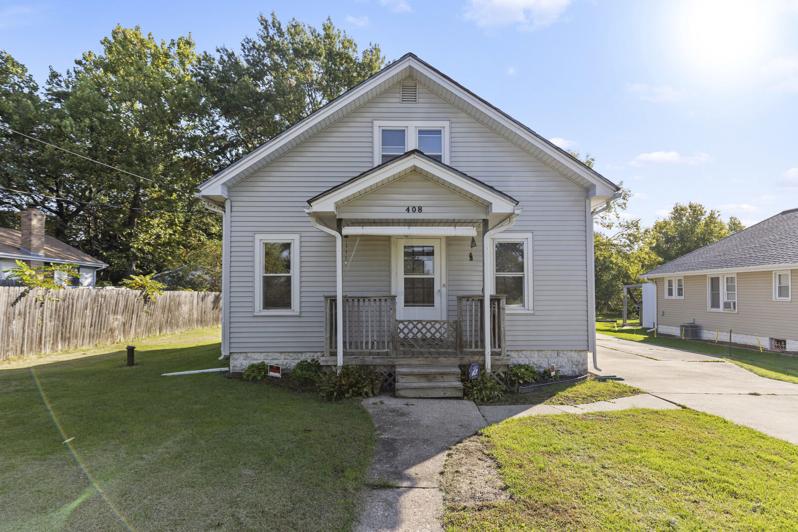 Property Photo: 408 Daisyfield Road IL 61102